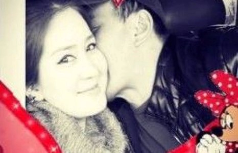 Дуучин Мино экс нөхөртэйгөө нийлжээ