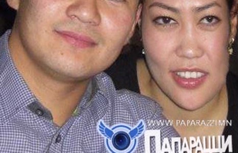 Жүжигчин Сөрөлтийн гэр бүл анх удаа