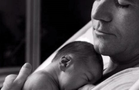 Саймон Валентинаар хүүтэй болжээ