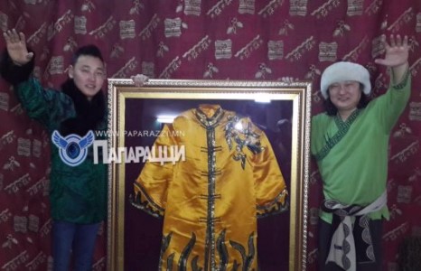 С.Жавхлангийн дээлийг Б.Болд, Э.Чулуунчимэг нар 3,5 саяар худалдаж авлаа