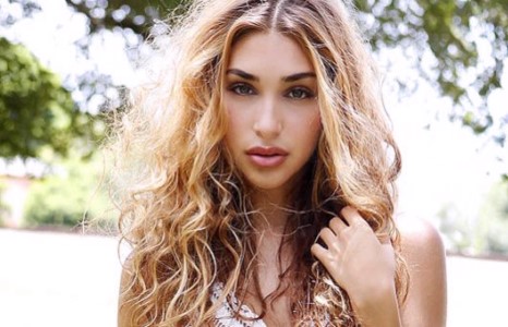 Жастин Биберын найз бүсгүй “болсон явдлыг” хэвлэлийнхэнд зарахыг оролджээ