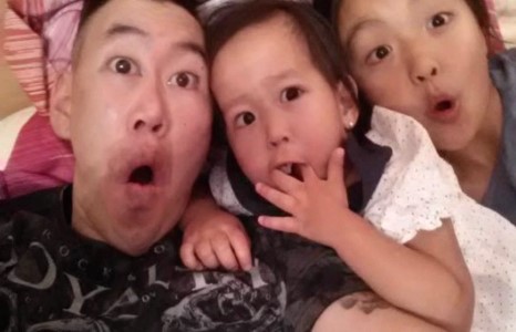 Дуучин BX гурав дахь хүүхдээ хүлээж байна.