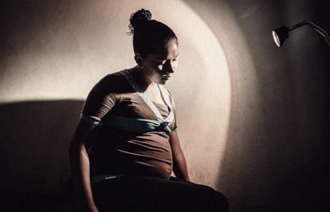 Хүүхэд атлаа хүүхэд төрүүлсэн ээжүүд