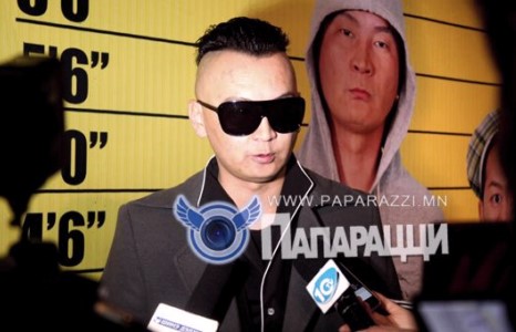 Дуучин Амархүүгийн нэрийг хүүдээ бэлэгдэн өгсөн жүжигчин Батхүү