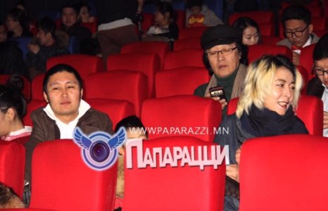 Насны зөрүүтэй ч, нандин хайраар учирсан хосууд