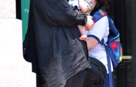 Аделийн хүү Анжелогийн хэвлэлд гарсан анхны зураг