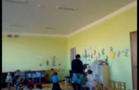 2 настай үрсийг тань багш нар нь ингэж зодож байна/БИЧЛЭГ/