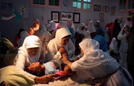 Индонез охидын уламжлалт хөвч хөндөлт