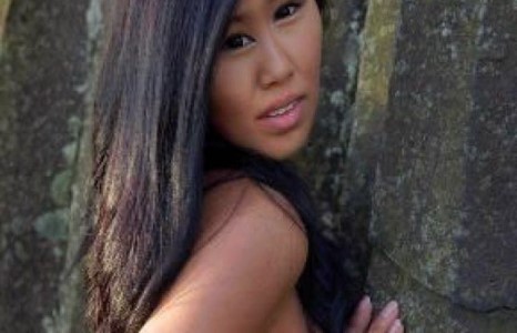 Чех улсад Монгол бүсгүйн нүцгэн зураг шуугиан тарьж байна