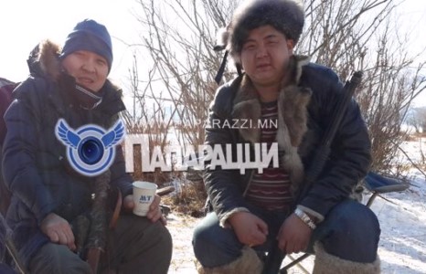 Жүжигчин Батаа, дуучин Эба нарын ан хийж буй зураг задарлаа