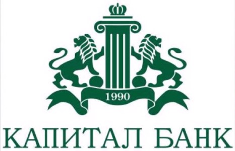 Капитал банкны ажилтнууд айлын хаалга эвдэн оржээ