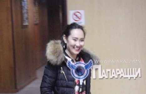 Жүжигчин Отгоо нөхөртөө гомдон хэдэн өдрийн турш уйлжээ