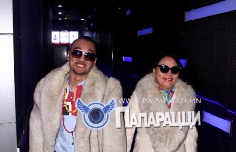 “Хар сарнай” хамтлагийн Амраагийн хатан ижий