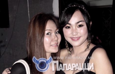 Хөтлөгч Гэрлээ шоудав?