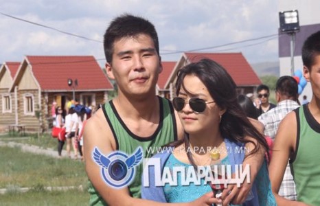 Загвар өмсөгч Хишгээ хоёр дахь хүүхдээ хүлээж байна