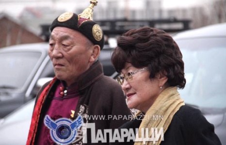 Дархан аварга Ж.Мөнхбатын гэргий Ө.Тамир