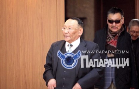 МҮОНТ хэмээх их айлаас салгаж, ойлгохын аргагүй хүн