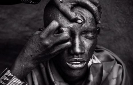 Кенийн охидын зовлонгийн гэрч болсон Финляндын гэрэл зурагчин