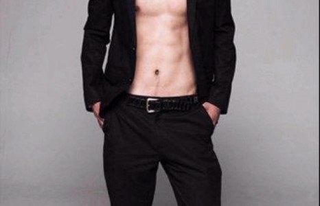 Монгол залуу Тайландын загварт цахиур хагалж байна