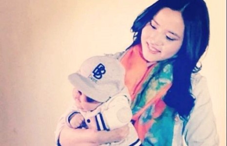 Жүжигчин Дөлгөөн хүүгийнхээ зургийг дэлгэлээ