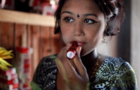 Бангладешийн насанд хүрээгүй бие үнэлэгчдийн амьдрал