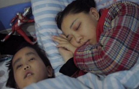 Ээжийгээ амьдруулсан хүү