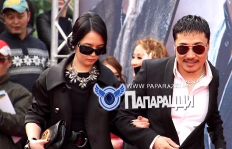 Жүжигчин Эбигийн эхнэр анх удаа