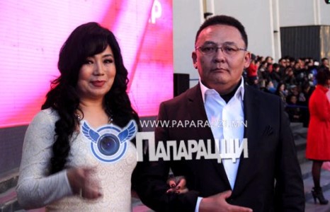 Жүжигчин Өлзийхүү,нөхрийн хамтаар