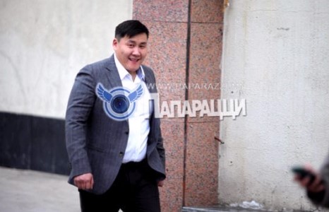 Сэргэлэн эхнэрийнхээ ачаар нэрд гарсан Баатар