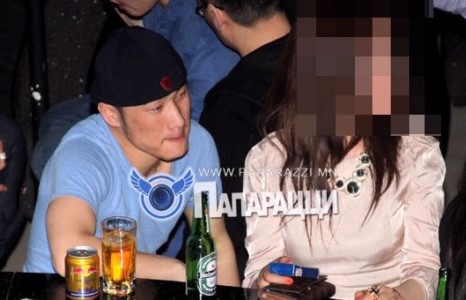 Жүжигчин Сүлд буюу Алтанхуяг “дахиад л бааранд согтуу”