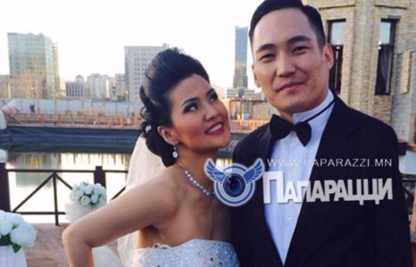 Жүжигчин Хулан хуримаа хийв үү?