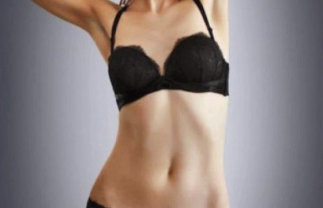 Оюутан бүсгүйн онгон бие 550 мянган доллар хүрч, дуудлага худалдаа үргэлжилсээр