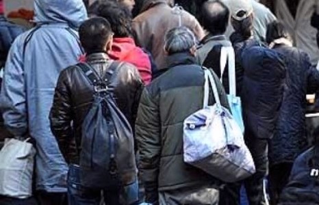 Албадан гаргахыг түр хойшлуулжээ