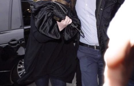 Адель 26 насны төрсөн өдрөө даруухан тэмдэглэв