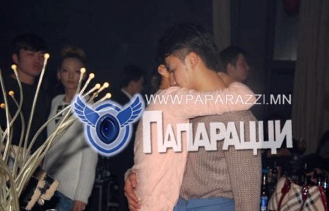 Загвар өмсөгч Амгаланбаатар,Энэрэл нарын бие биедээ туньсан агшин