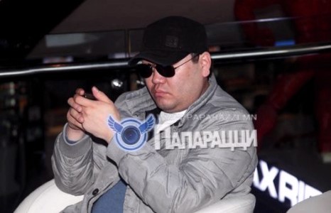 Хөтлөгч Алтантүрүү эхнэртээ гомдож байна