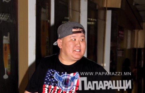 Жүжигчин Ганбаа “Ланд” машиныг ч хазайлагдаг