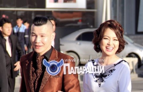 Жүжигчин Хулангийн цагаан гоёл