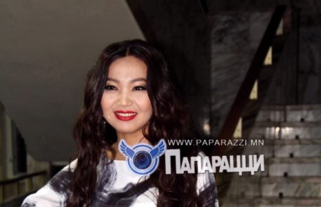 Драмын Одноо даруухан гоёлыг сонгожээ