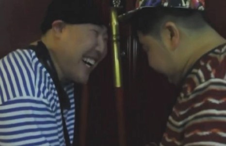 Хулгай хийж байгаад....