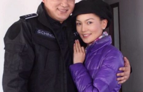 О.Долгор хуучин партнёртойгоо...