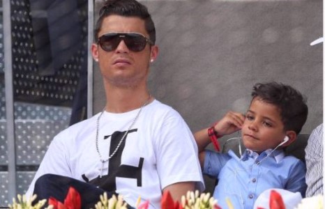 Рональду хүүгийн хамт Мадридад