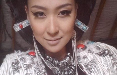 Загвар өмсөгч Х.Бадамгэрэлийн шинэ зурагнаас