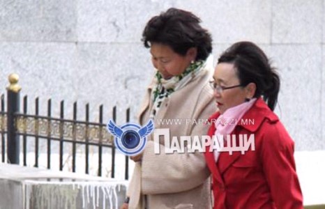 Сураг нь алдарсан Баасан хатагтай жүжигчин болохоор шийдэв үү?