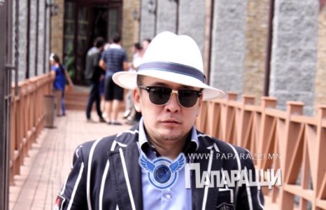 Хар салхи  шиг Амраа, караокений эзэн болжээ