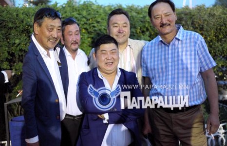 Байртай болонгуутаа хамтлагаасаа гарсан гэх Батаа