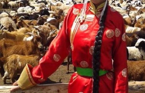 Жүжигчин Д.Ганцэцэгийн шинэ зурагнаас