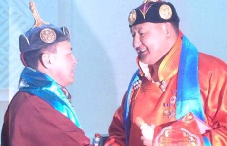 Дархан аваргууд цолоо гардаж авлаа