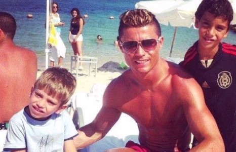 Криштиан Роналду Грект амарч байна