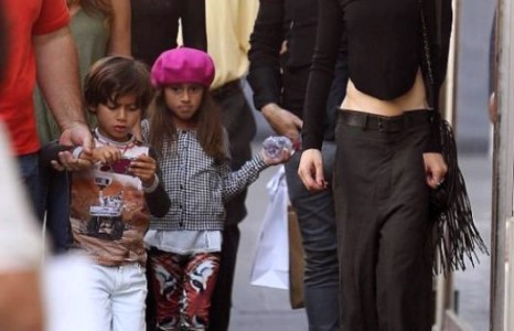 Женнифер Лопес ганц бие болжээ